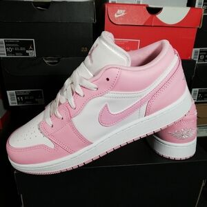 AIR JORDAN 1 LOW PINK/PERAL PINK WOMEN'S US SIZE 8.5 BRAND NEW IN BOX